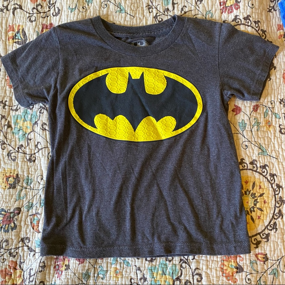 🔴 *5 for $20 Sale* Boys Batman tee shirt Size Xs 4-5
